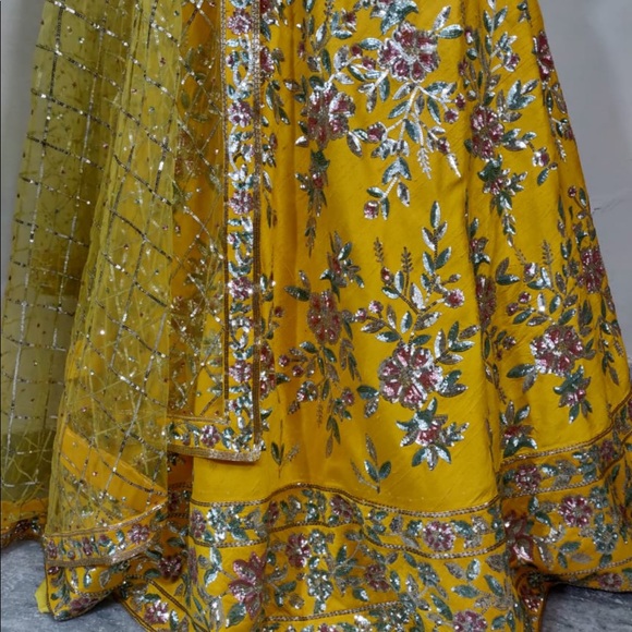 Mehndi bridal lehnga - Picture 5 of 8
